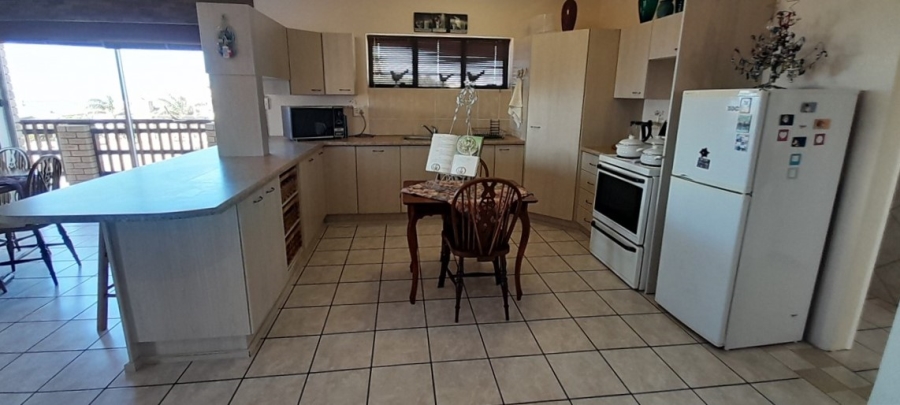 5 Bedroom Property for Sale in Wavecrest Eastern Cape